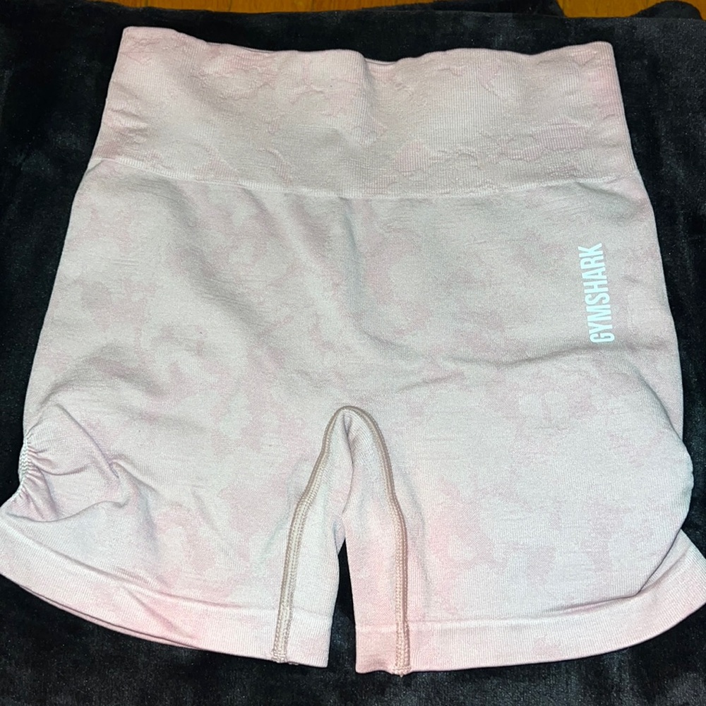 gymshart camo shorts